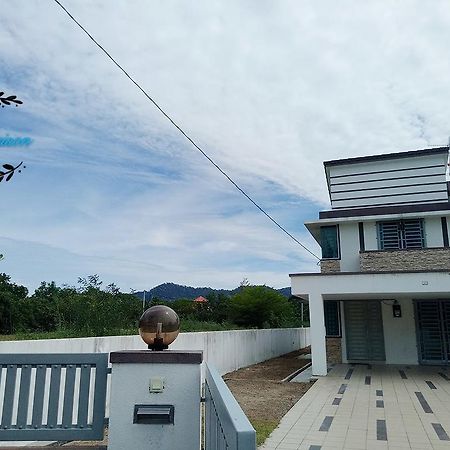 Sri Manjung Ma Maison Homestay Lumut Exteriör bild