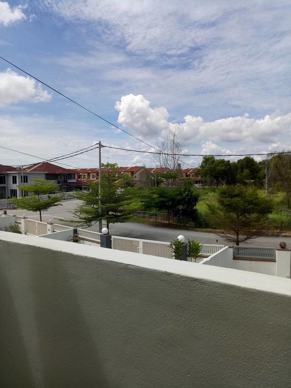 Sri Manjung Ma Maison Homestay Lumut Exteriör bild